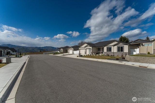 2637 Patriot Way SE, East Wenatchee, WA 98802