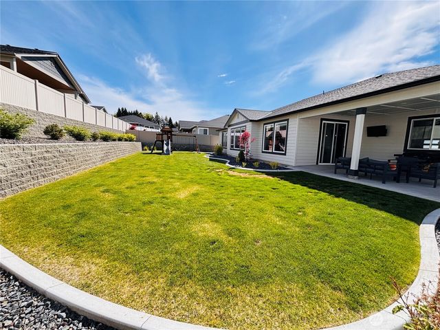 2637 Patriot Way SE, East Wenatchee, WA 98802