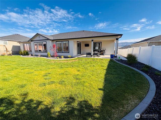 2637 Patriot Way SE, East Wenatchee, WA 98802