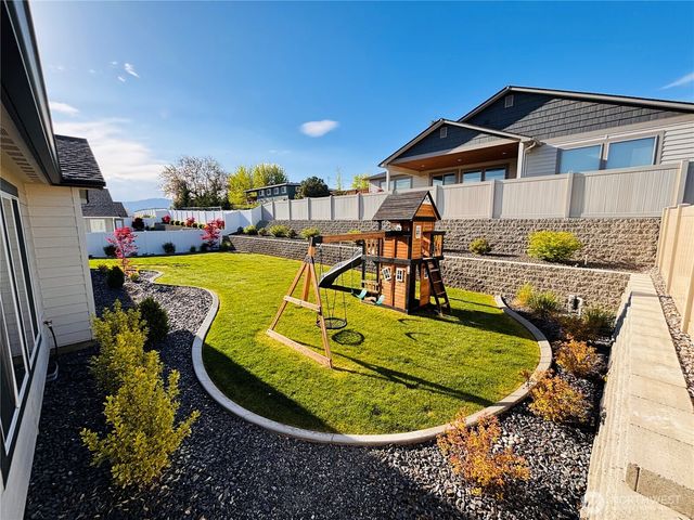 2637 Patriot Way SE, East Wenatchee, WA 98802