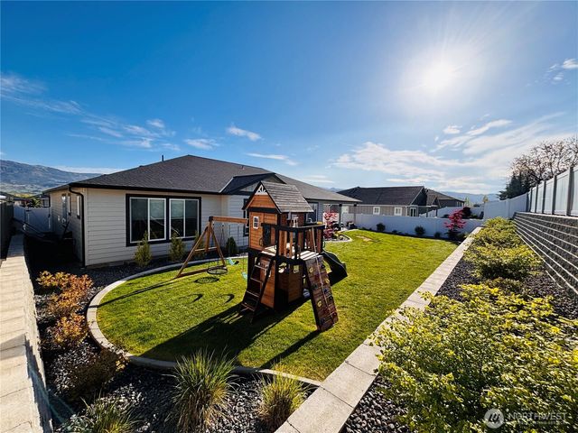 2637 Patriot Way SE, East Wenatchee, WA 98802