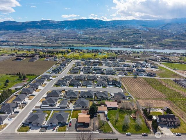 2637 Patriot Way SE, East Wenatchee, WA 98802