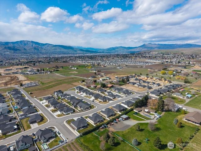 2637 Patriot Way SE, East Wenatchee, WA 98802