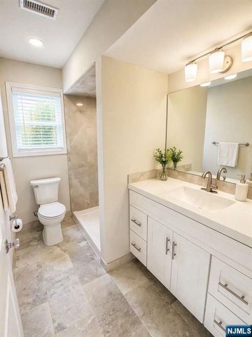 20 Zazzetti Street 2, Waldwick, NJ 07463