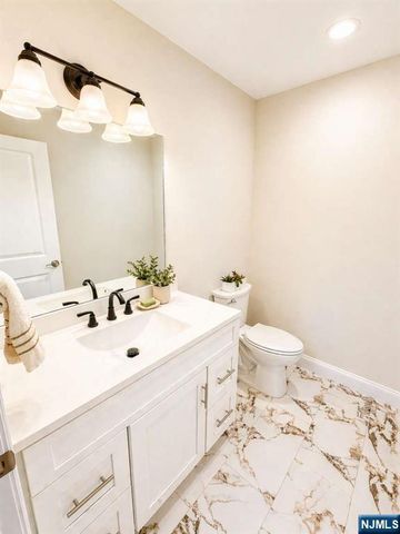 20 Zazzetti Street 2, Waldwick, NJ 07463