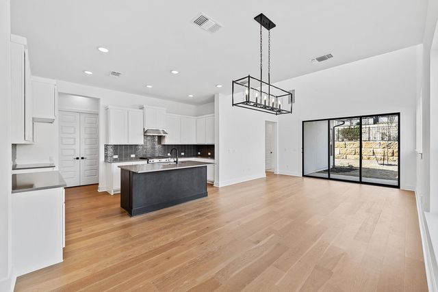 109 Pennybacker LN, Lakeway, TX 78738