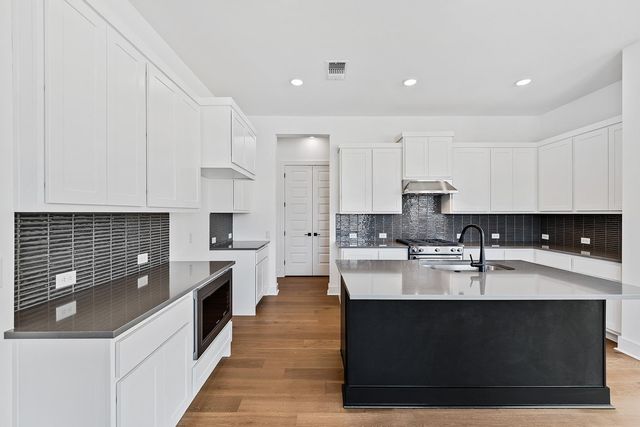 109 Pennybacker LN, Lakeway, TX 78738