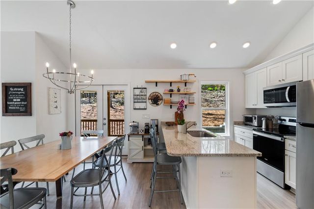 305 Ridgewood Drive, Waleska, GA 30183