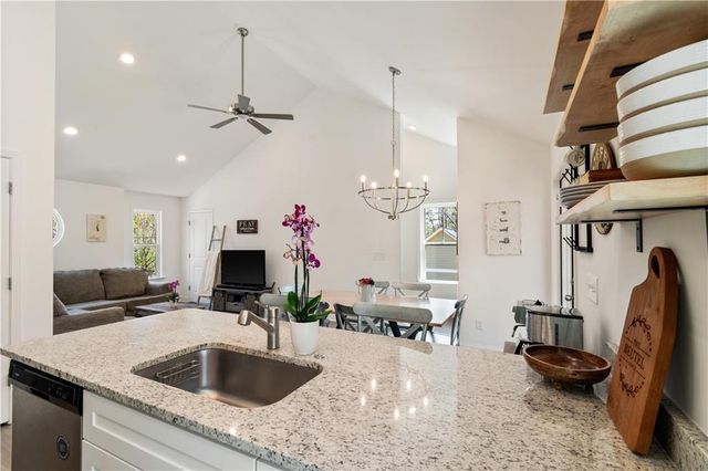 305 Ridgewood Drive, Waleska, GA 30183