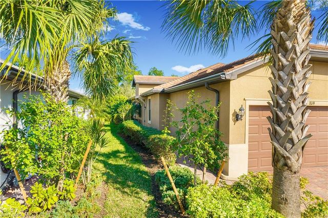 7674 Jacaranda LN, Naples, FL 34114