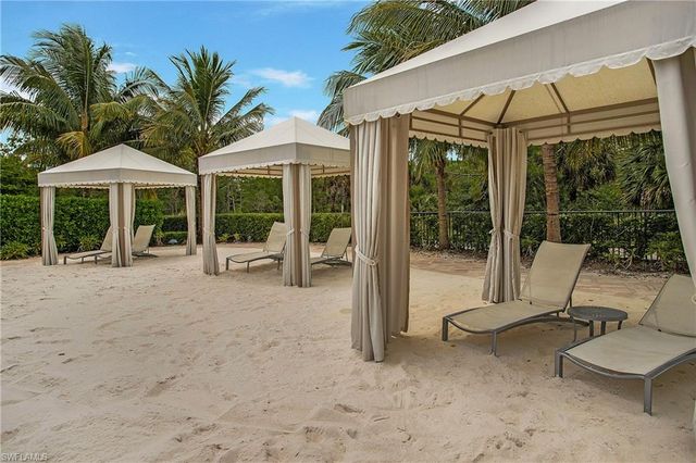7674 Jacaranda LN, Naples, FL 34114