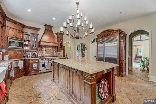 915 Closter Dock Road, Alpine, NJ 07620