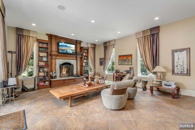 915 Closter Dock Road, Alpine, NJ 07620