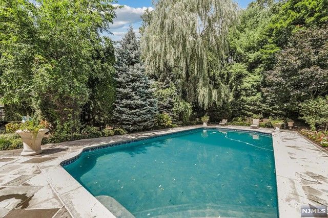 915 Closter Dock Road, Alpine, NJ 07620