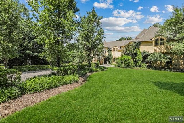 915 Closter Dock Road, Alpine, NJ 07620
