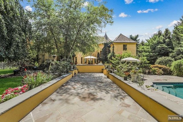 915 Closter Dock Road, Alpine, NJ 07620