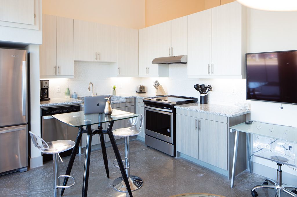 830 N Zang Boulevard 2305, Dallas, TX 75208