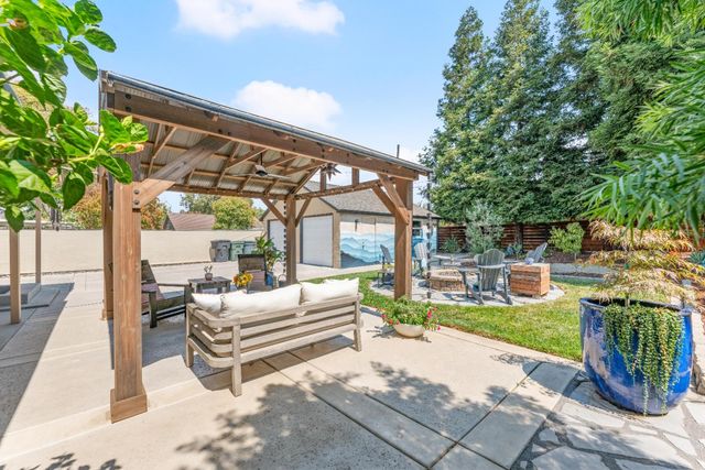 307 Toyon Way, Roseville, CA 95678