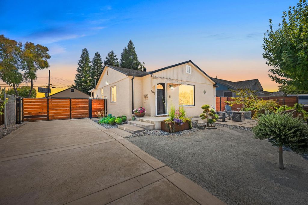 307 Toyon Way, Roseville, CA 95678