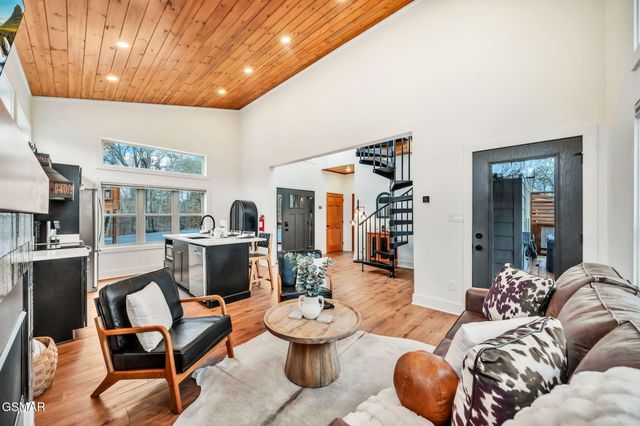 2385 Forge Hideaway Loop, Pigeon Forge, TN 37863