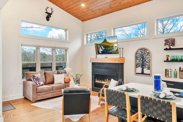 2385 Forge Hideaway Loop, Pigeon Forge, TN 37863