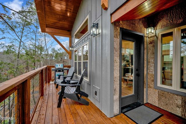 2385 Forge Hideaway Loop, Pigeon Forge, TN 37863