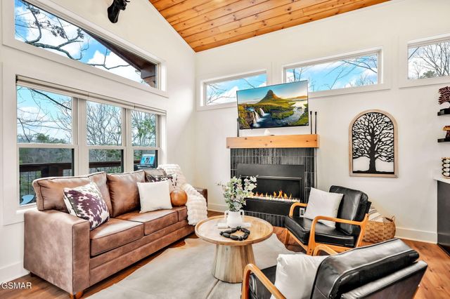 2385 Forge Hideaway Loop, Pigeon Forge, TN 37863