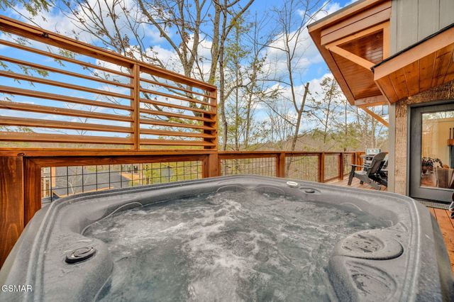 2385 Forge Hideaway Loop, Pigeon Forge, TN 37863