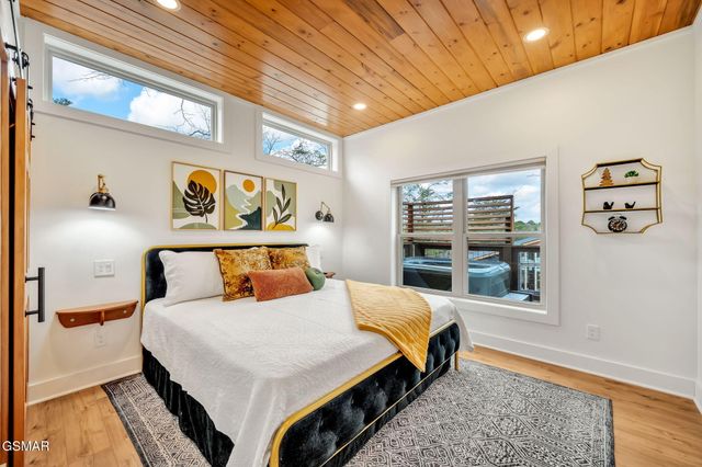 2385 Forge Hideaway Loop, Pigeon Forge, TN 37863