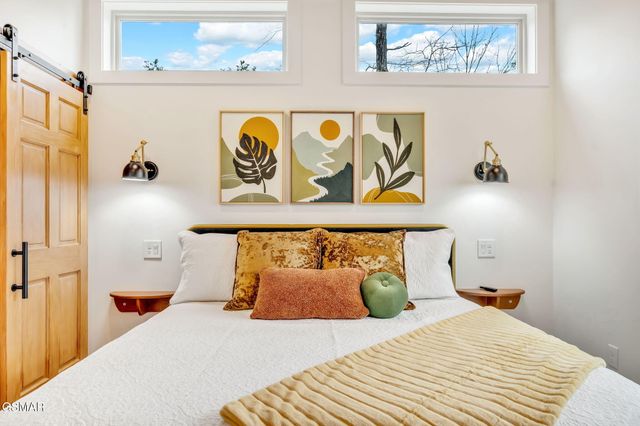 2385 Forge Hideaway Loop, Pigeon Forge, TN 37863