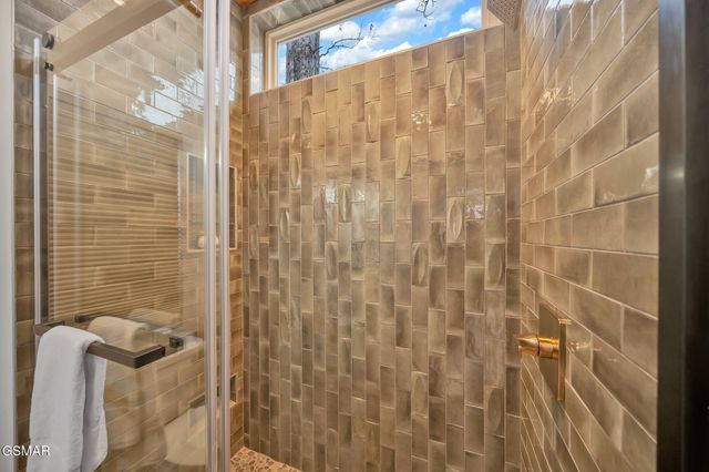 2385 Forge Hideaway Loop, Pigeon Forge, TN 37863