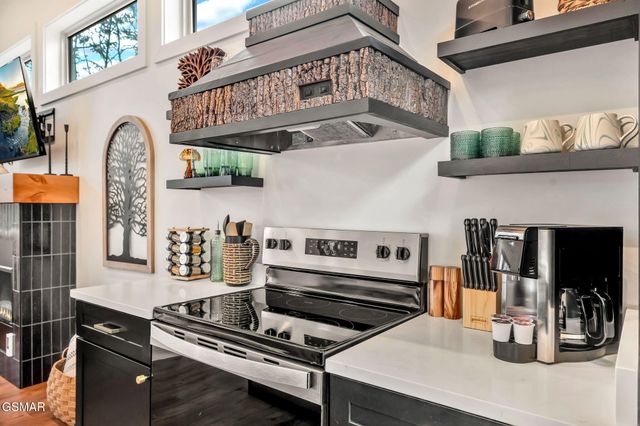 2385 Forge Hideaway Loop, Pigeon Forge, TN 37863