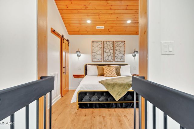 2385 Forge Hideaway Loop, Pigeon Forge, TN 37863