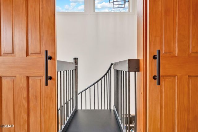 2385 Forge Hideaway Loop, Pigeon Forge, TN 37863