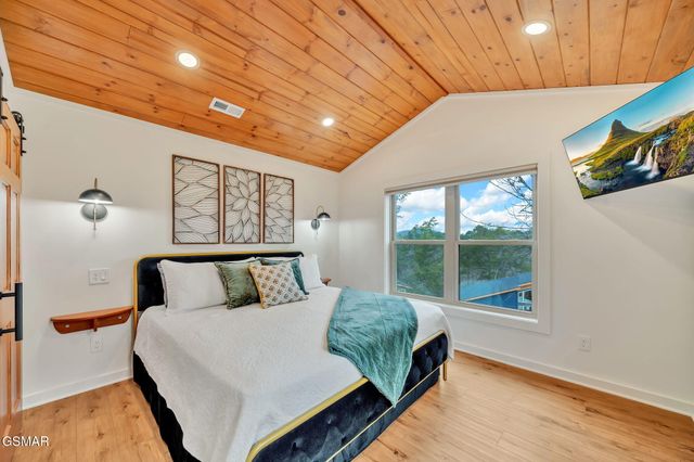 2385 Forge Hideaway Loop, Pigeon Forge, TN 37863