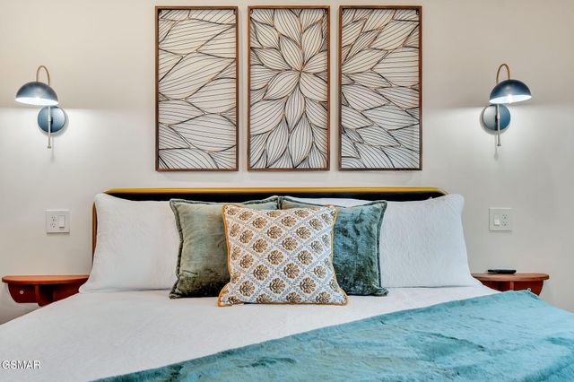 2385 Forge Hideaway Loop, Pigeon Forge, TN 37863