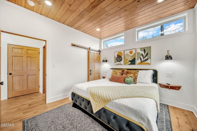 2385 Forge Hideaway Loop, Pigeon Forge, TN 37863