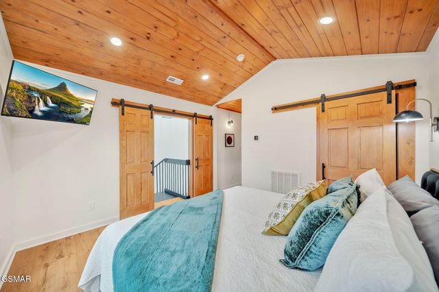 2385 Forge Hideaway Loop, Pigeon Forge, TN 37863