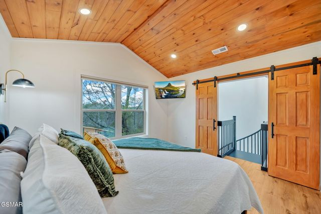 2385 Forge Hideaway Loop, Pigeon Forge, TN 37863