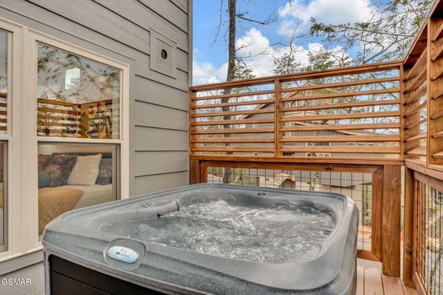 2385 Forge Hideaway Loop, Pigeon Forge, TN 37863