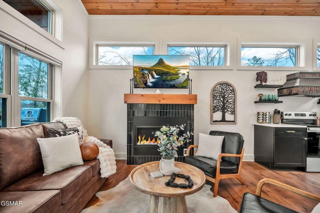 2385 Forge Hideaway Loop, Pigeon Forge, TN 37863