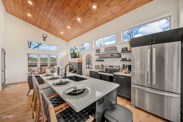 2385 Forge Hideaway Loop, Pigeon Forge, TN 37863