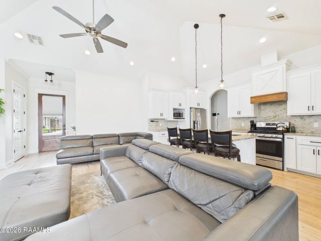 122 Meadow View Street, Maurice, LA 70555