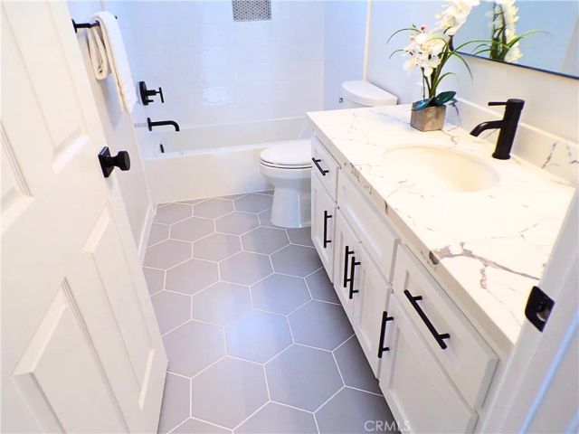 1524 251st Street B, Harbor City, CA 90710