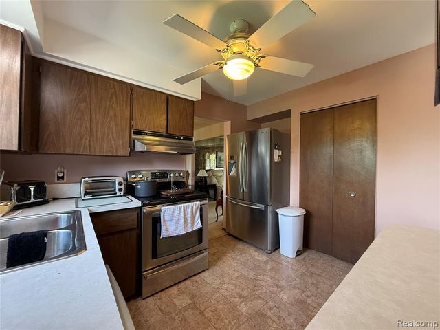 29531 N Seaway Court, Harrison Twp, MI 48045