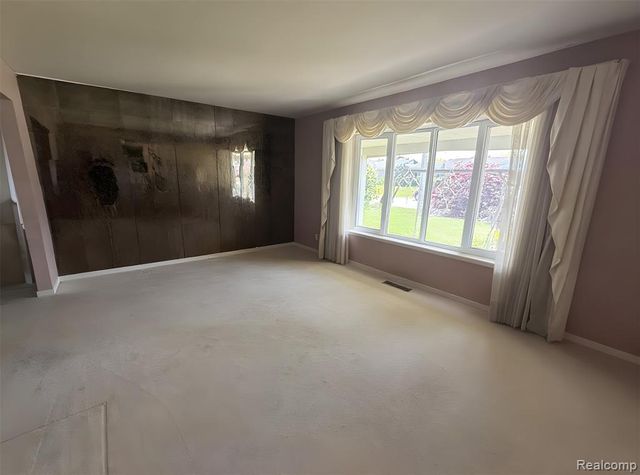 29531 N Seaway Court, Harrison Twp, MI 48045