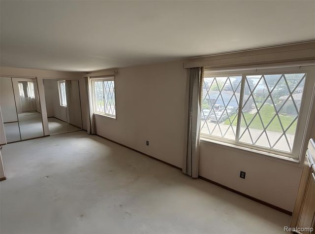 29531 N Seaway Court, Harrison Twp, MI 48045