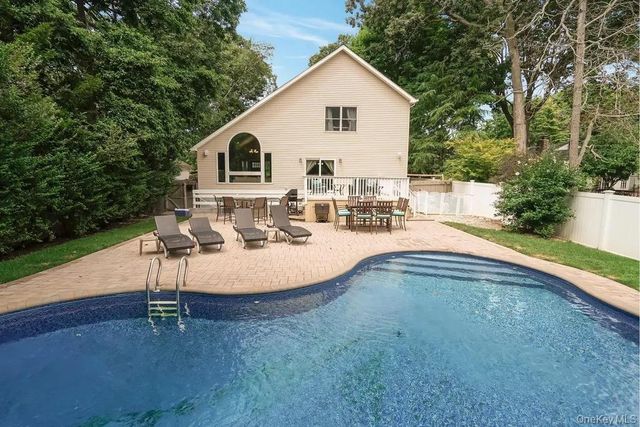 116 6th Street, Saint James, NY 11780
