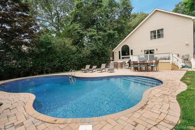 116 6th Street, Saint James, NY 11780