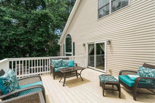 116 6th Street, Saint James, NY 11780